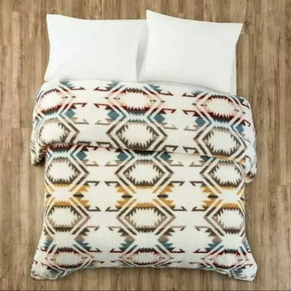 Pendleton Bedding Pendleton Queen Blanket 98x92 Poshmark
